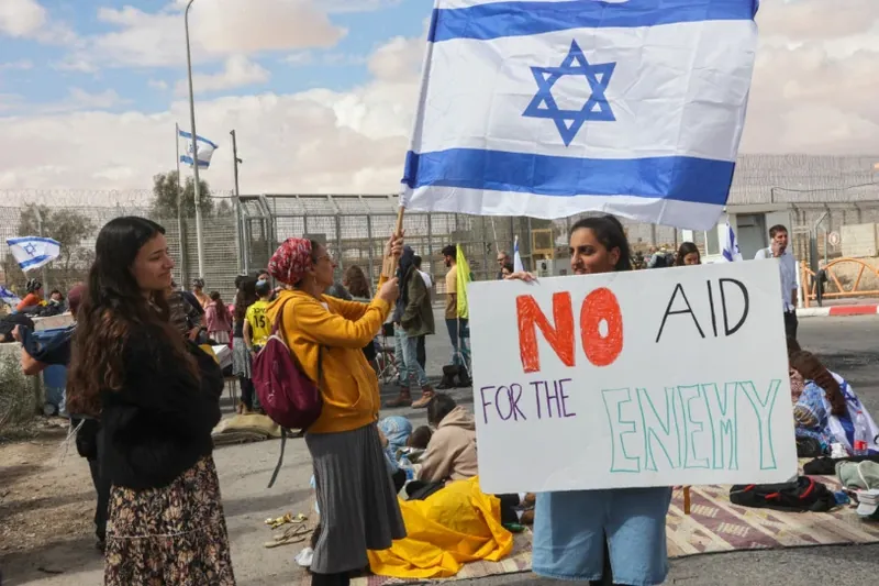 Palestinarrentzako laguntza humanitarioari eraso egiten jarraitzen dute kolono sionistek