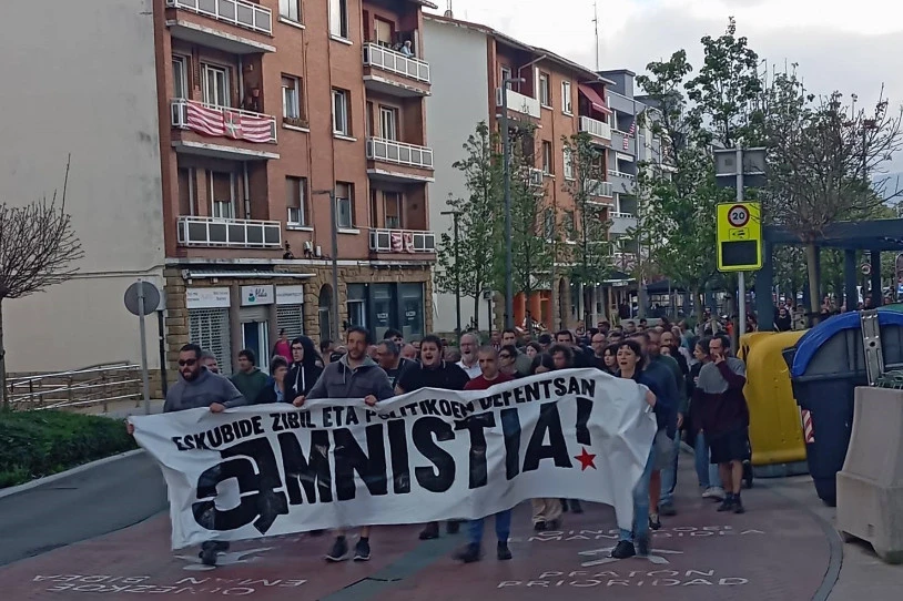 Berangoko auzipetuekin elkartasunez, erresistentzia-kutxa bat sortu dute