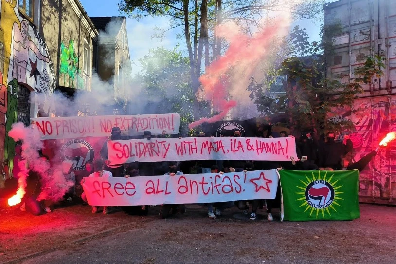 Hungarian, espetxean daude bi militante antifaxista