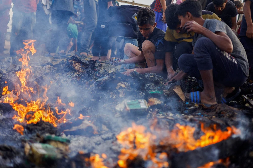 Rafah bonbardatzen jarraitzen du Israelgo Estatu genozidak