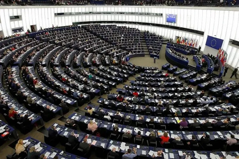 Soldata eta dieta artean, eurodiputatu bakoitzak gutxienez 16.300 euro kobratzen ditu hilero