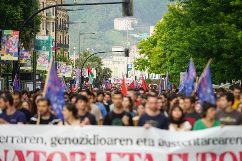 Europar Batasunaren eta NATOren kontra mobilizatu dira Donostian