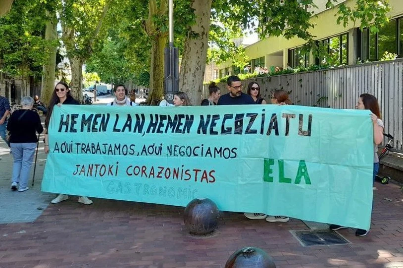 Greba egin dute Gasteizko Corazonistas ikastetxeko jantokiko langileek