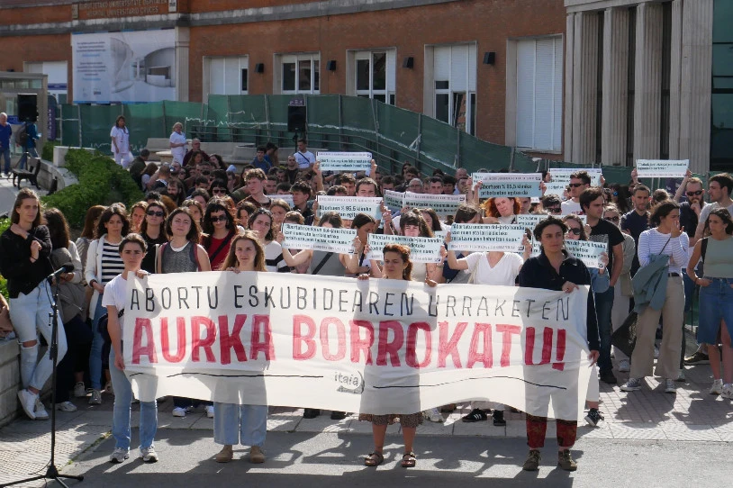 Abortatzeko eskubidearen urraketen kontra borrokatzera deitu du Itaiak
