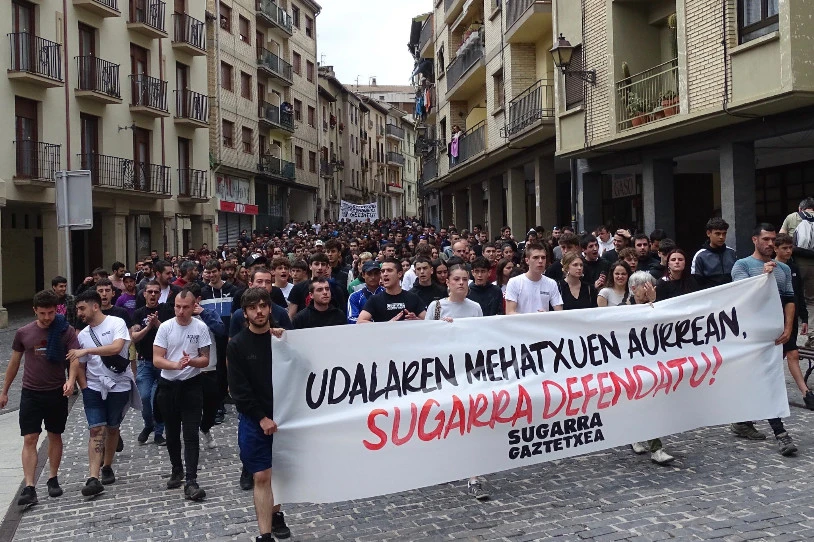 Ehunka lagun bildu dira Lizarran, Sugarra Gaztetxearen defentsan