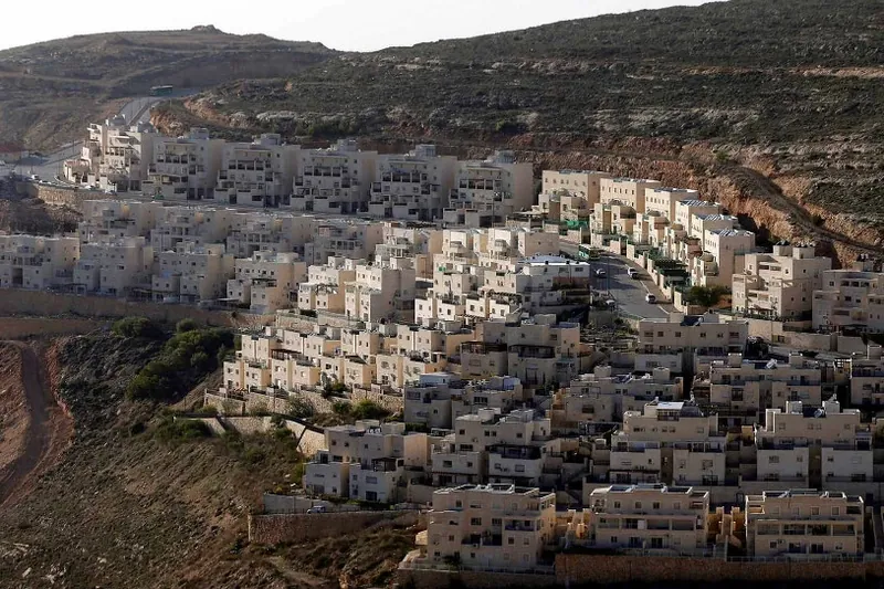 550.000 pertsonak utzi dute Israelgo Estatua urte erdian