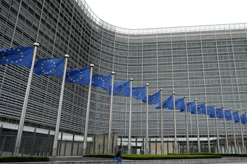 Mezularitza aplikazioetako mezuak legez kontrolatu ahal izateko urratsak egiten jarraitzen du Europak