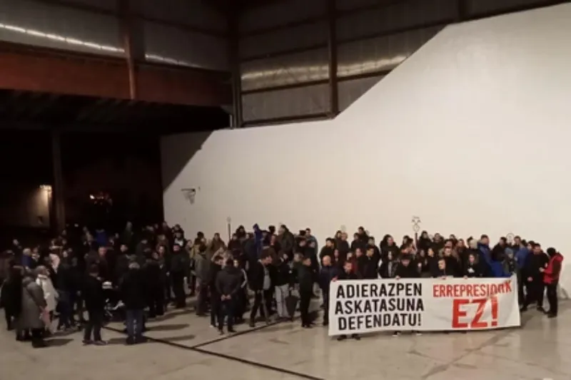 Bi urteko kartzela-zigorra jarri diote Iturmendiko pertsona bati, sare sozialetako zenbait mezu direla-eta