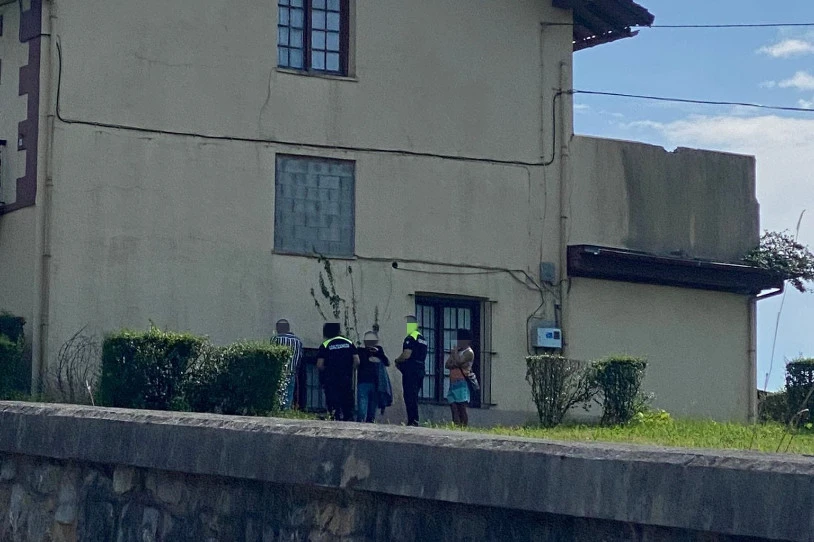 Tolosan hainbat pertsona jazartzen ari da udaltzaingoa, bizi diren etxetik botatzeko