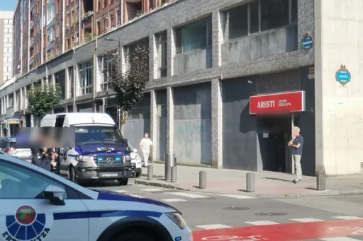 Polizia Bilboko Aresti Zentro Sozialista husten ari da