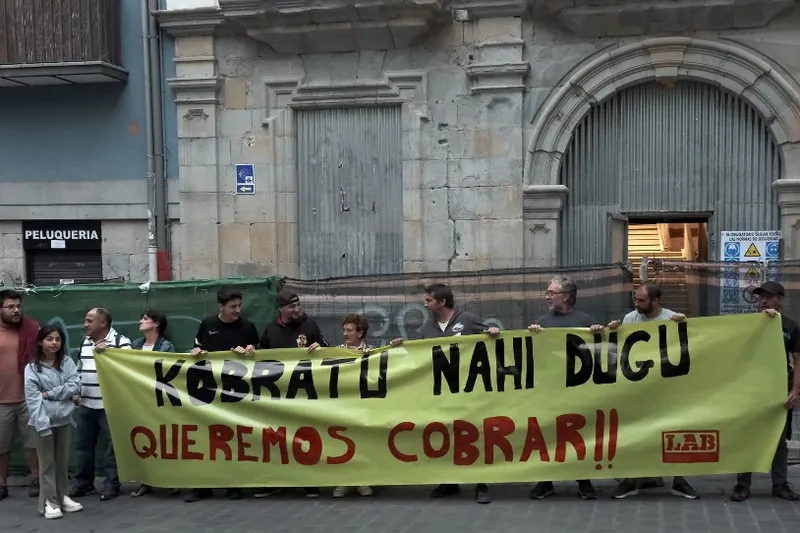 Iruñeko Rozalejoko Markesaren jauregian lanean ari diren beharginei ez die ordaintzen Muriba Eraikuntzak