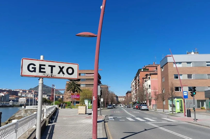 Getxon, adin txikiko neska bat bahitzen saiatu da gizon bat