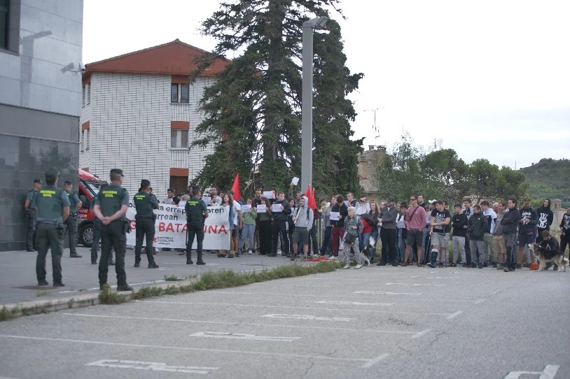 Bi lizartar epaitu zituzten atzo, Voxen salaketa baten harira