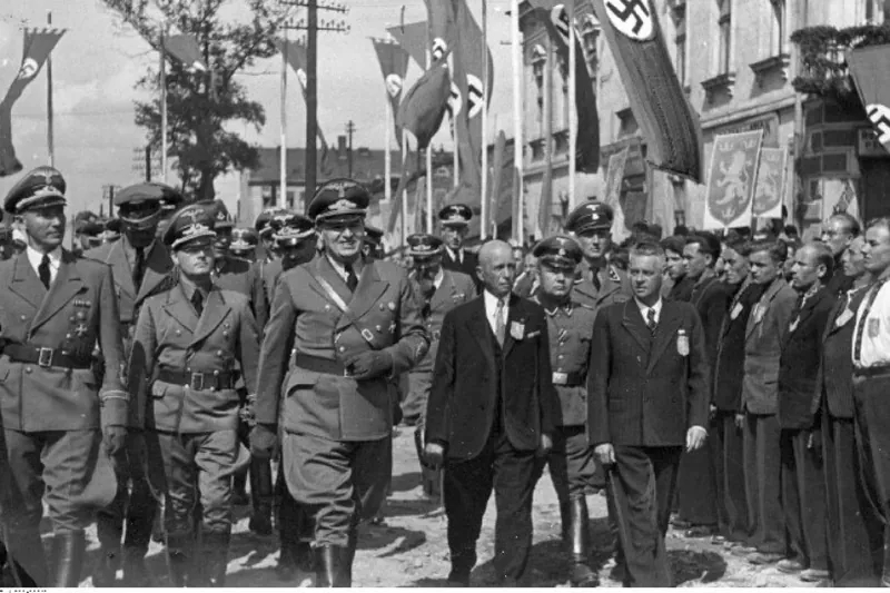 Kanadara ihes egin zuten 900 nazien izenak ezkutuan mantentzen ditu gobernu-artxiboak