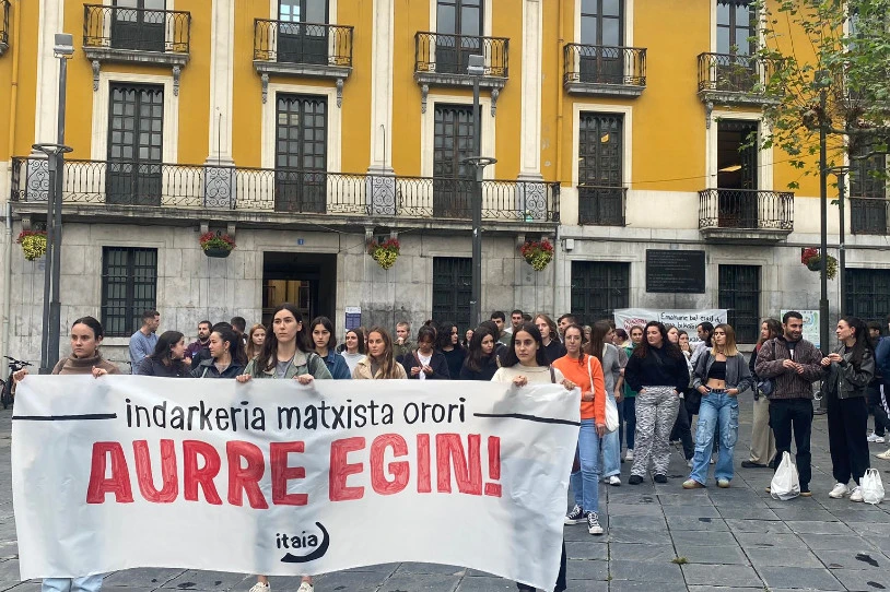 Bilbon izan den erailketa matxistaren kontra mobilizatzen ari da Itaia