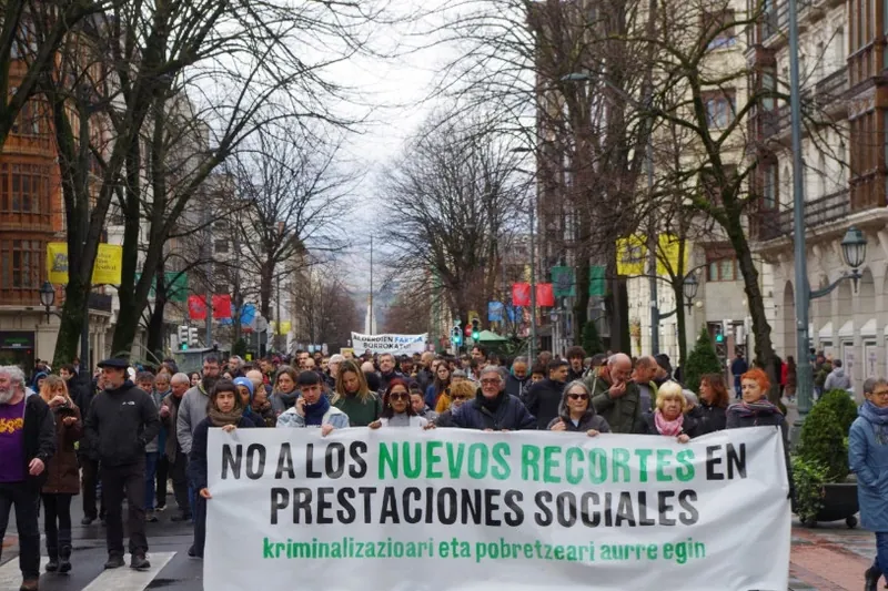 Pobrezia eta gizarte-bazterketa arriskuan daudenen %15 baino gutxiagok jasotzen dute Bizitzeko Gutxieneko Diru-sarrera