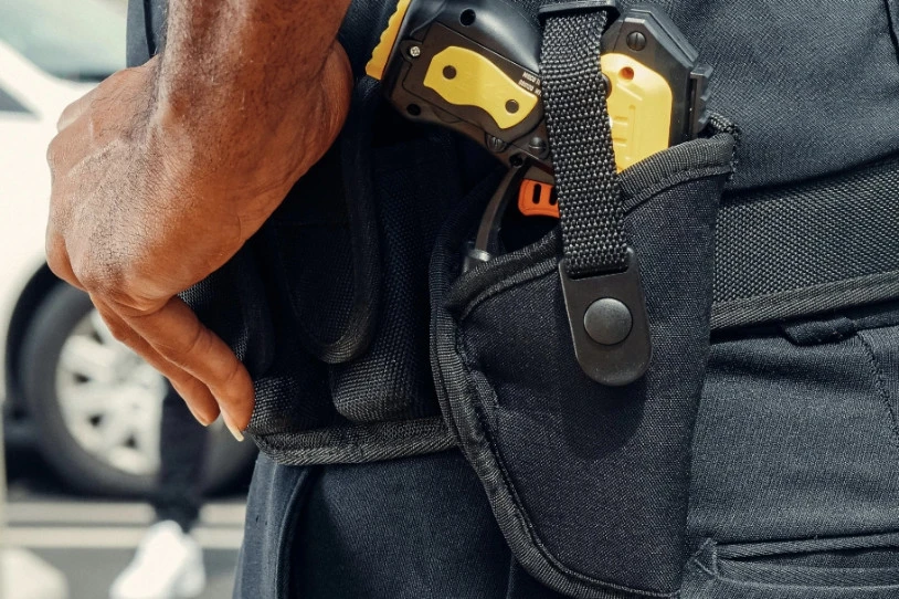 Foruzainei ere emango dizkiete taser pistolak