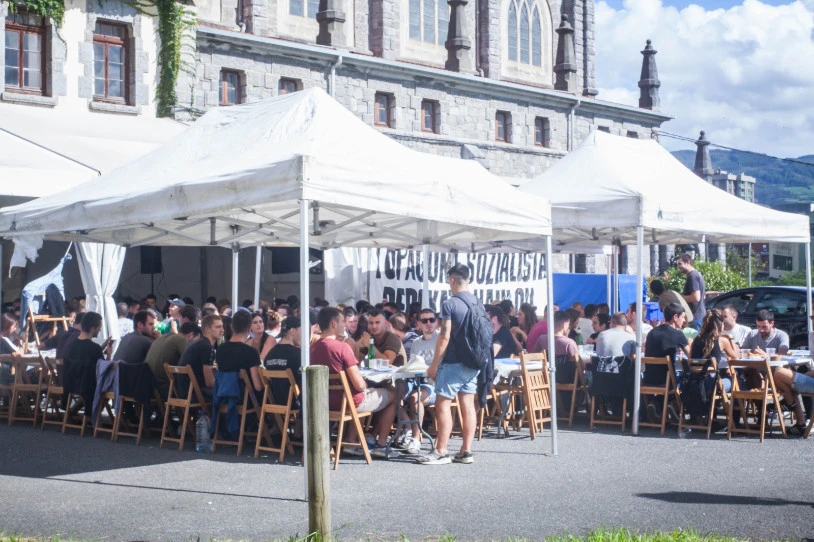Esklabak Zentro Sozialistaren urteurrenaren egitaraua, itxita