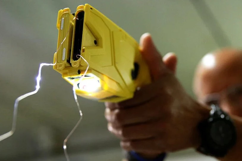 Taser pistolak izango dituzte Gasteizko udaltzainek ere