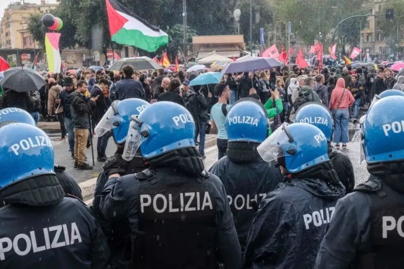 Erroman gogor kargatu du Poliziak, Palestinarekin elkartasunez egindako manifestazioan