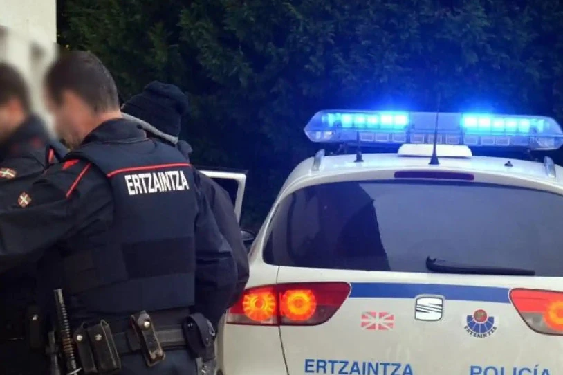 Lanbidera jotzen duten pertsonak jazartzen segitzen du Ertzaintzak