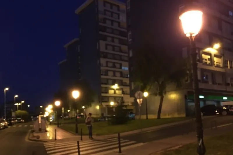 Barakaldoko pisu batean, emakume bat 21 egunez esplotatu dute sexualki