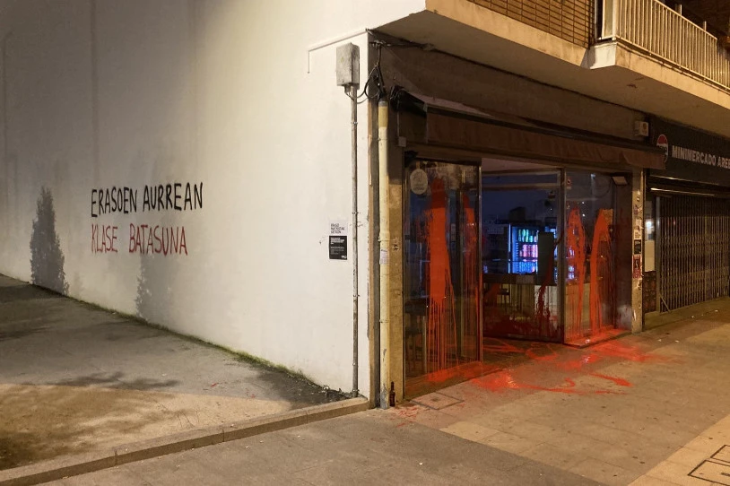 Hainbat emakume langile esplotatu eta erasotu dituzten jabeen taberna markatu dute Getxon
