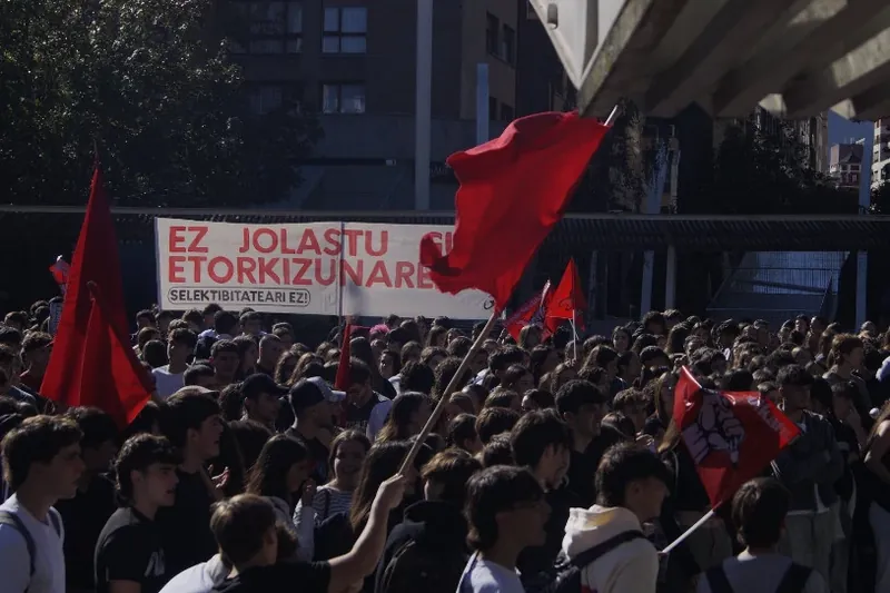 Selektibitate berriari buruzko informazioa argitara dadila lortu dute ikasleek