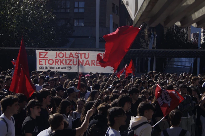 Selektibitate berriari buruzko informazioa argitara dadila lortu dute ikasleek