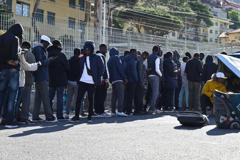 Berriz ere kontrolak areagotuko ditu Frantziako Gobernuak, immigrazioaren kontra