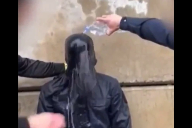 Frantziako Polizia, nola torturatzen den erakusten