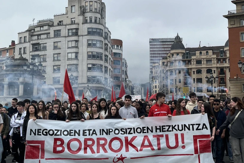 Lau ikaslek deklaratu behar izan dute Bilbon, enpresek hezkuntza publikoan duten esku-hartzea salatzea leporatuta