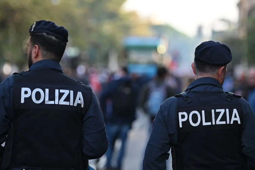 Italiako Poliziaren "arraza-profilak" eta torturak salatu dituzte