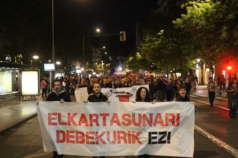Jendetza mobilizatu da Donostian arrazakeriaren eta faxismoaren kontra