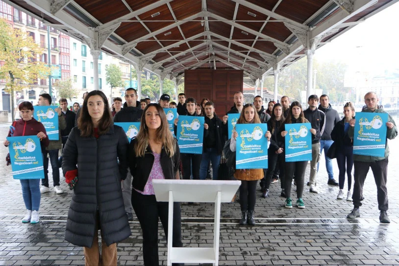 Etxebizitza eskubidearen alde eta negozioaren kontra, mobilizatzera deitu dute etxebizitza sindikatuek