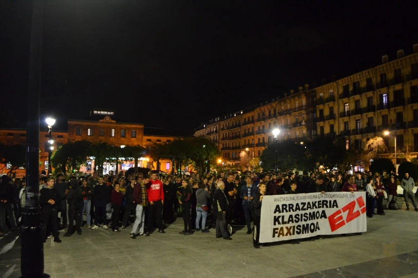 Atzoko protesta bertan behera utzi behar izan du 'Lo que no te cuentan de Donosti' talde erreakzionarioak