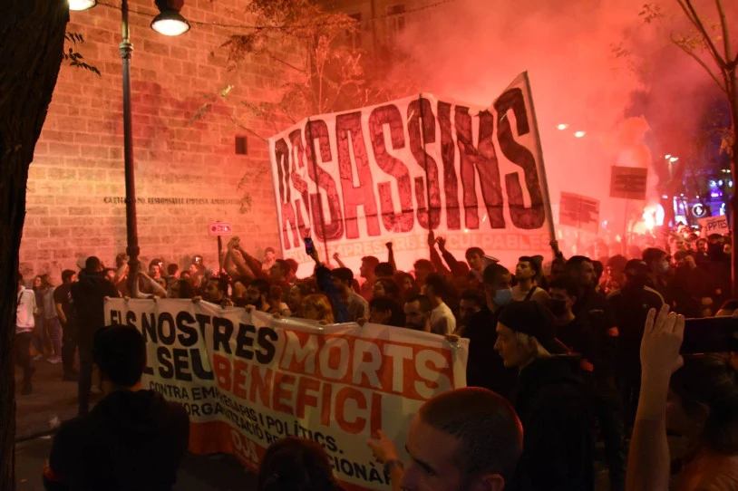 Jendetza mobilizatu da Valentzian, politikari profesionalak eta enpresariak errudun direla salatzeko