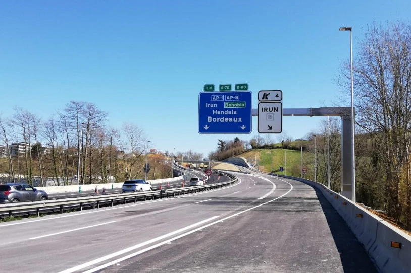 Garraiolari bat hil da Irunen, bihotzekoak jota