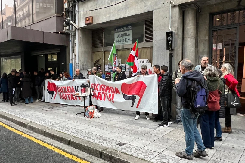 Atxurin Voxen kontra protesta egiteagatik epaitzen ari dira bederatzi lagun
