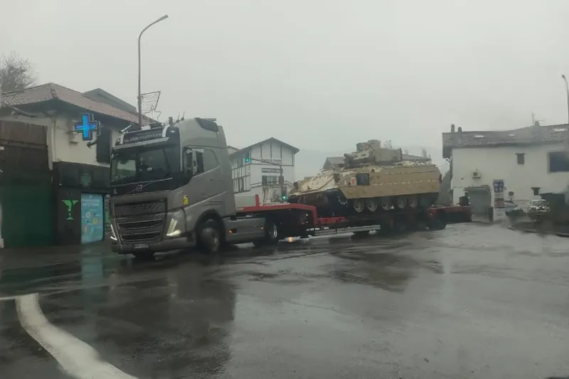 Tankeak mugitzen ari dira Gipuzkoatik Lapurdira