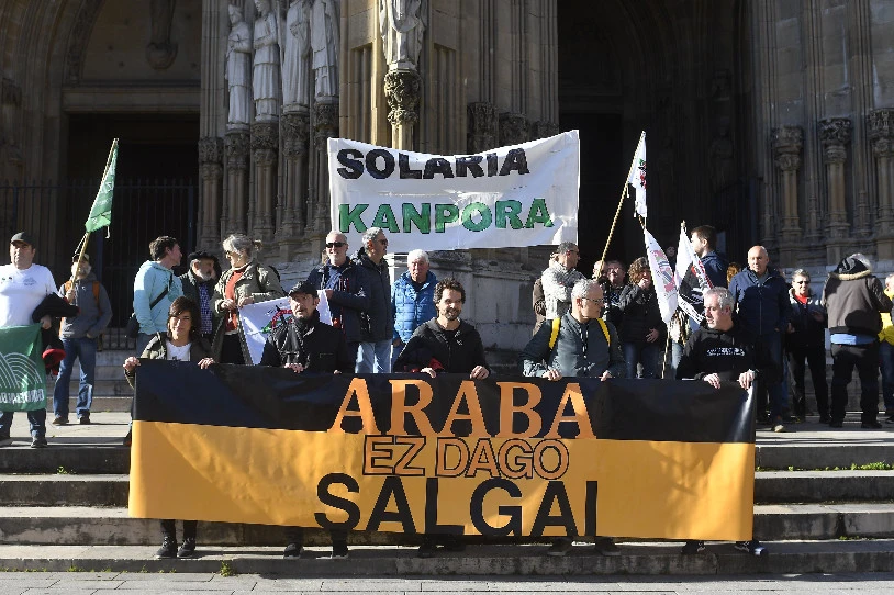 Solariaren makroproiektuen kontra egin du protesta Araba Bizirikek