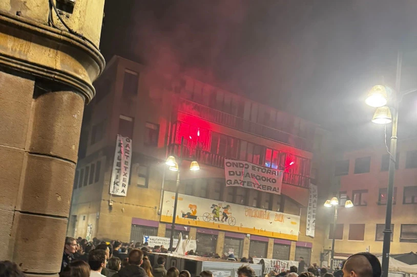 Asteburuan zehar, ehunka lagun hurbildu dira Durangoko Gaztetxe berrira