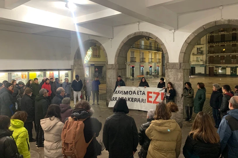 Faxismoari eta arrazakeriari ezetz esan diete Deban