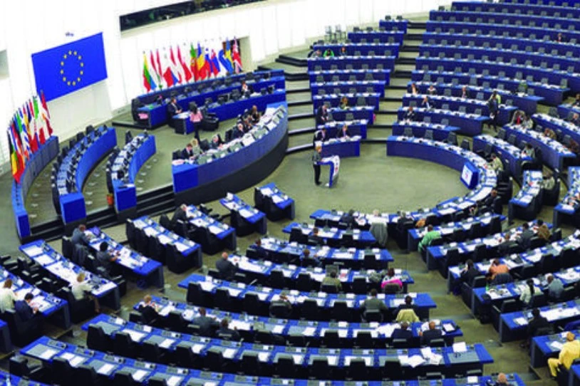 Eurodiputatuek diru-sarrera paraleloak jasotzen dituztela argitaratu dute