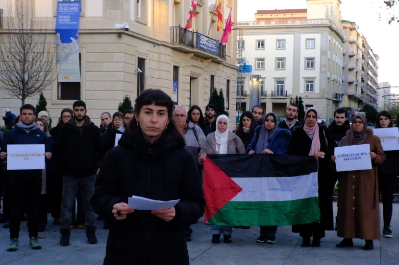 Gasteizen bizi diren bost familia palestinar urtarrilean utzi nahi ditu kalean Espainiako Gobernuak