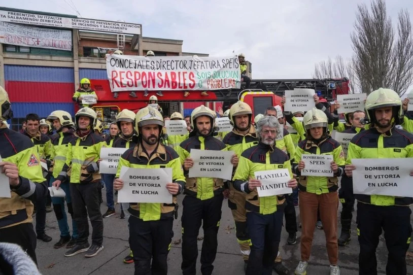 Greba egingo dute Gasteizko suhiltzaileek