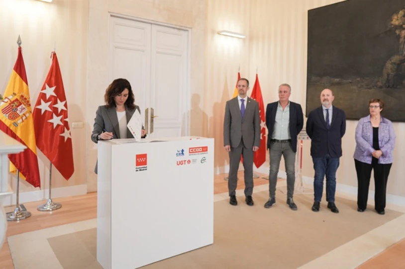 CCOOk eta UGTk akordio bat sinatu dute Ayusorekin, langile publikoen askatasun politikoak murrizteko