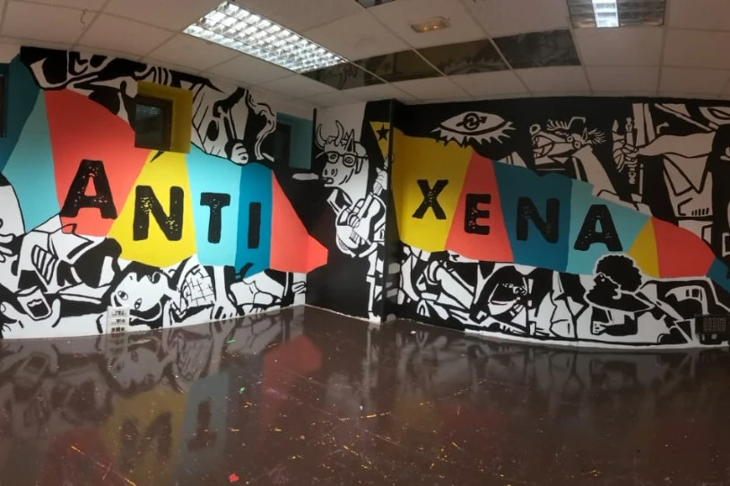 Lapurtzera sartu dira Antixenako Gaztetxera