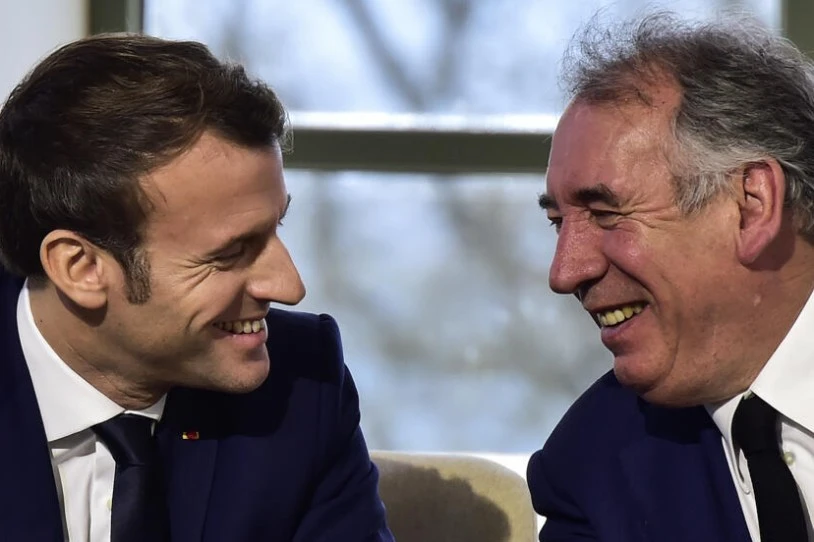 Pentsioen erreforma berrikustea aztertzen ari da Bayrou, ezkerraren babesa lortzeko