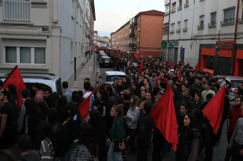 Politika instituzionalarekiko atxikimendu falta gora doa gazteen artean
